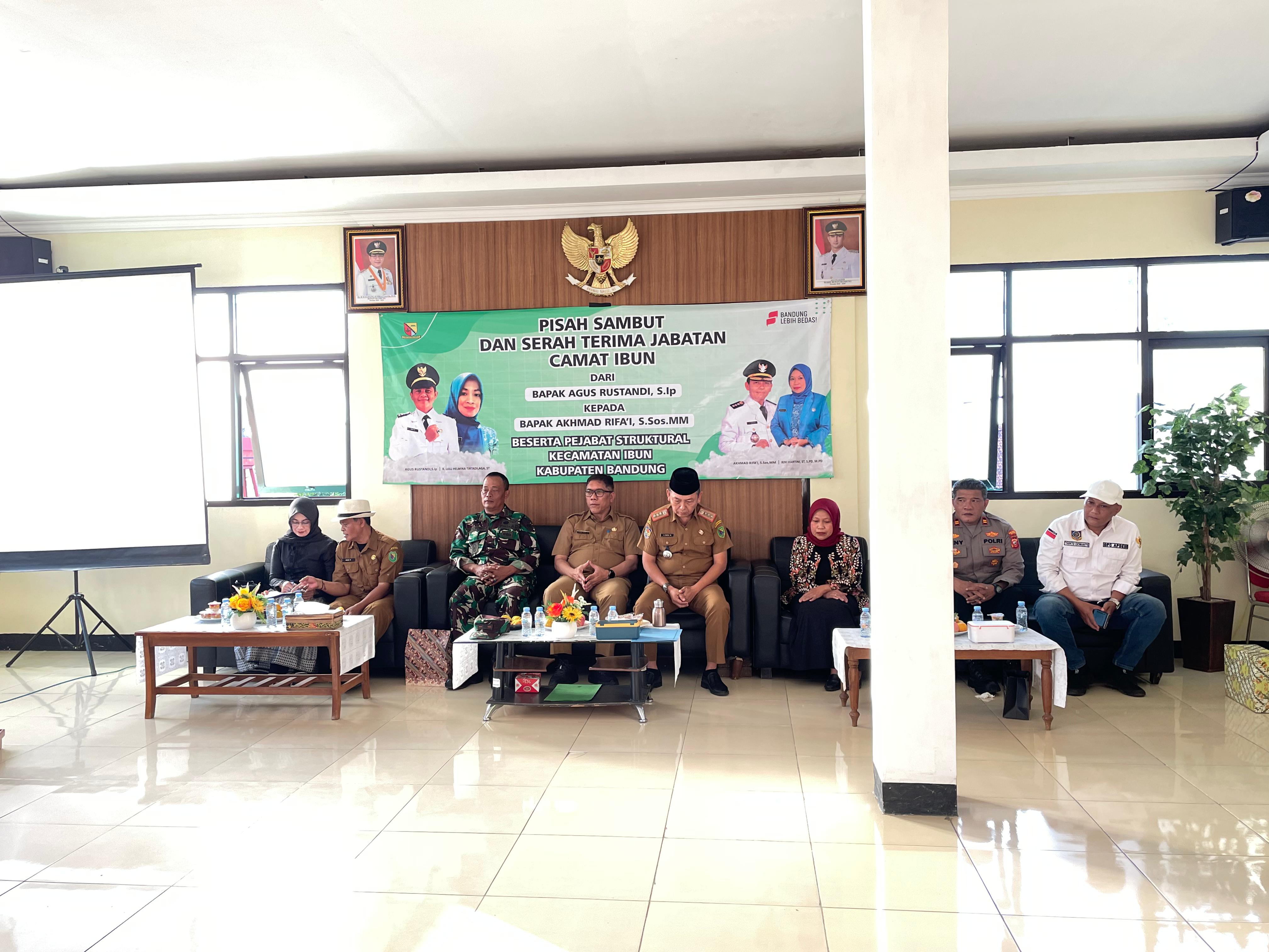 pisah-sambut-camat-kecamatan-ibun-dari-bapak-agus-rustandi-s-ip-kepada-bapak-akhmad-rifa-i-s-sos-m-m