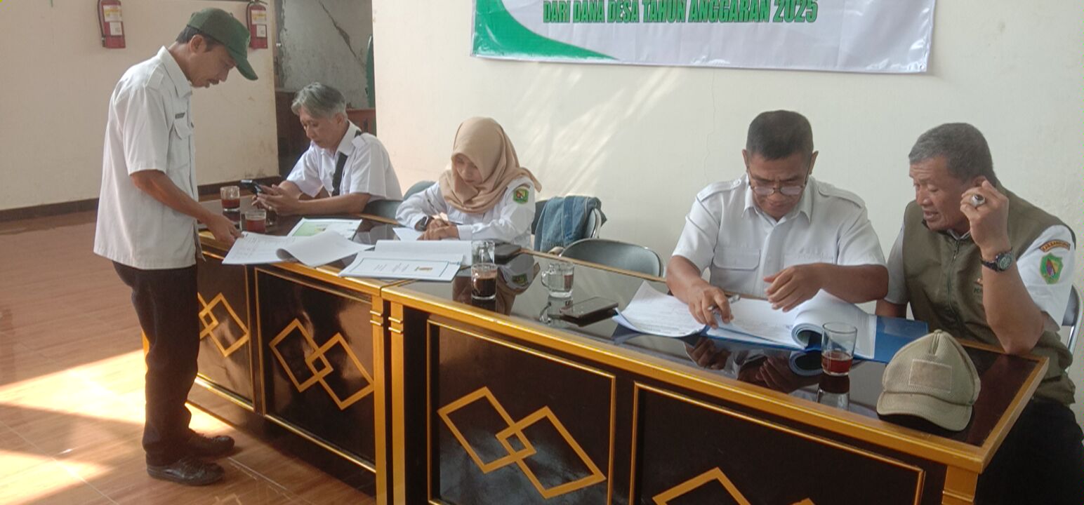 monitoring-dan-evaluasi-adpd-desa-neglasari-dilaksanakan-oleh-staf-kecamatan-ibun